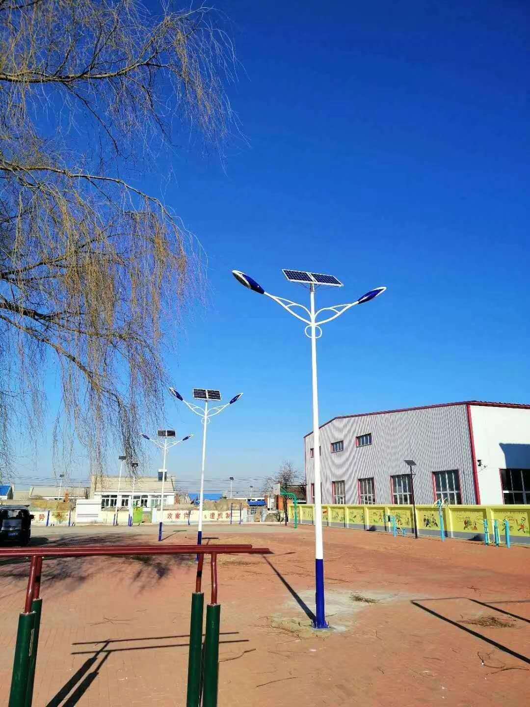 学校太阳能路灯安装