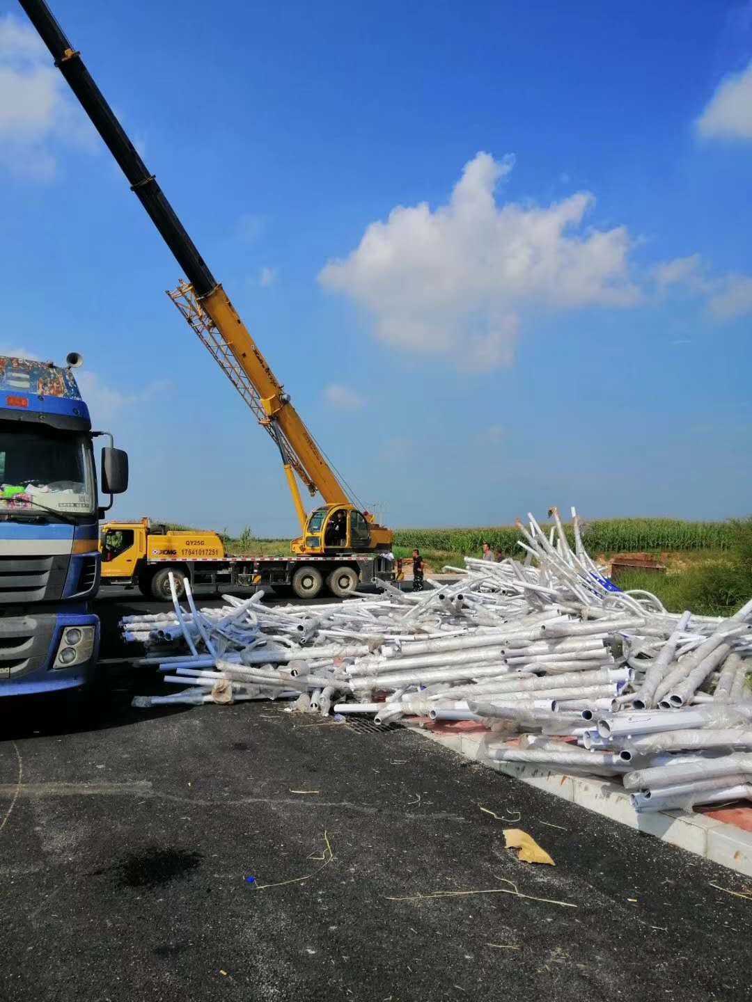 新建道路太阳能路灯安装